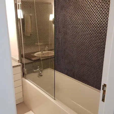 Facing The Sea Daire *