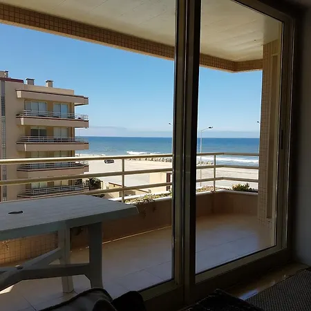 Facing The Sea Daire